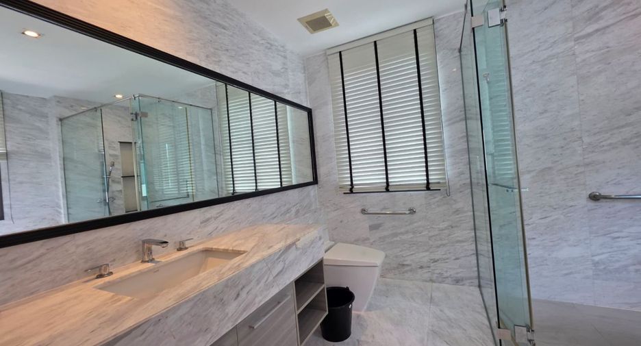 Villa en alquiler de 4 habitaciones en Mueang Samut Prakan, Samut Prakan