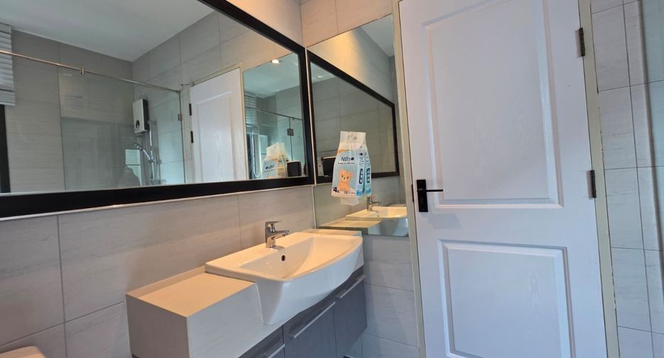 Villa en alquiler de 4 habitaciones en Mueang Samut Prakan, Samut Prakan
