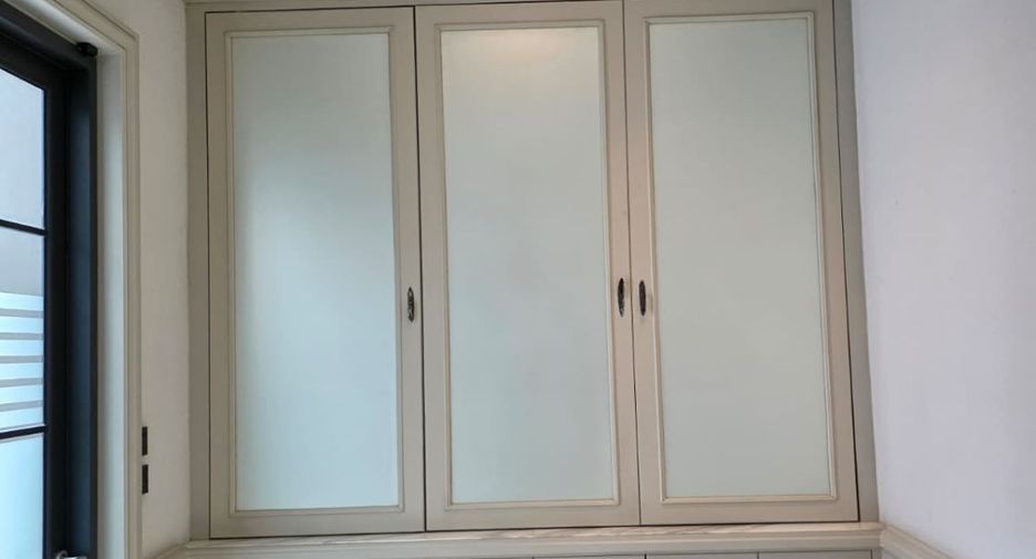 Villa en alquiler de 4 habitaciones en Mueang Samut Prakan, Samut Prakan