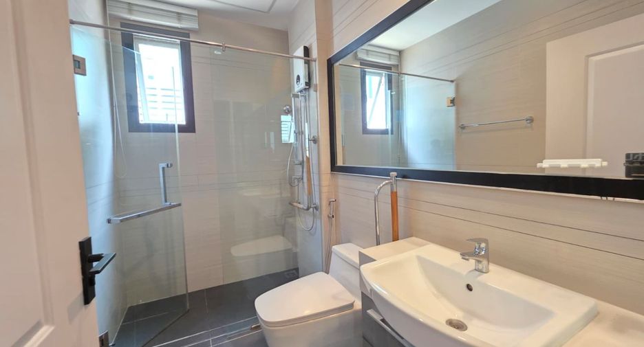 Villa en alquiler de 4 habitaciones en Mueang Samut Prakan, Samut Prakan