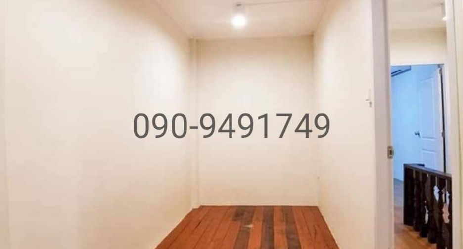 For rent 3 bedrooms townhouse in Chatuchak, Bangkok