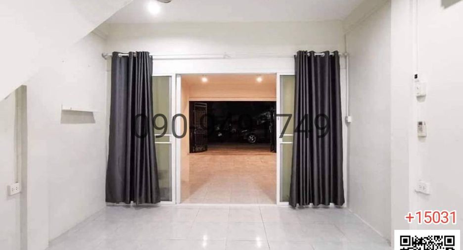 For rent 3 bedrooms townhouse in Chatuchak, Bangkok