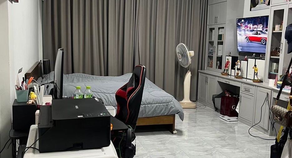 For sale 3 bedrooms retail Space in Mueang Chiang Mai, Chiang Mai