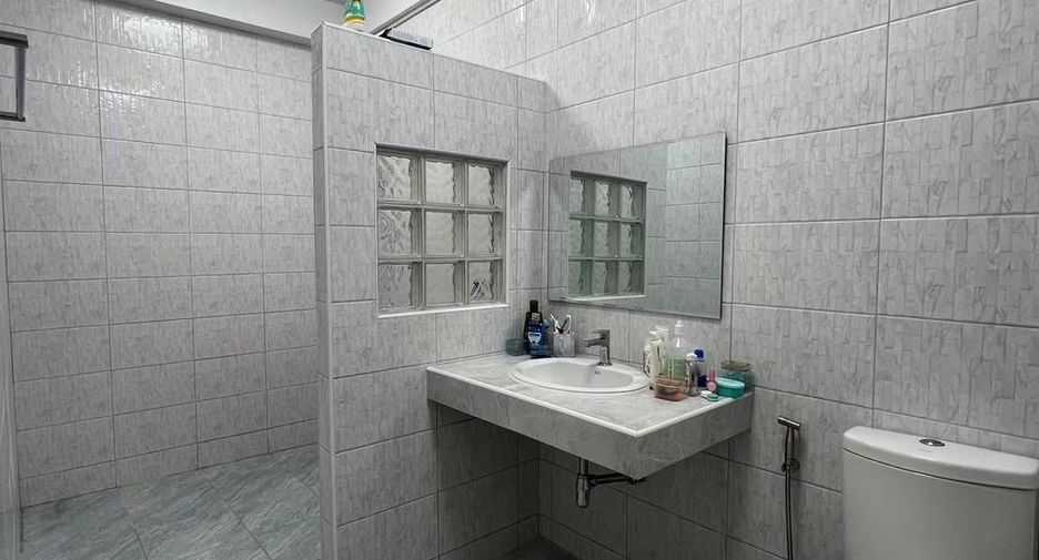 For sale 3 bedrooms retail Space in Mueang Chiang Mai, Chiang Mai