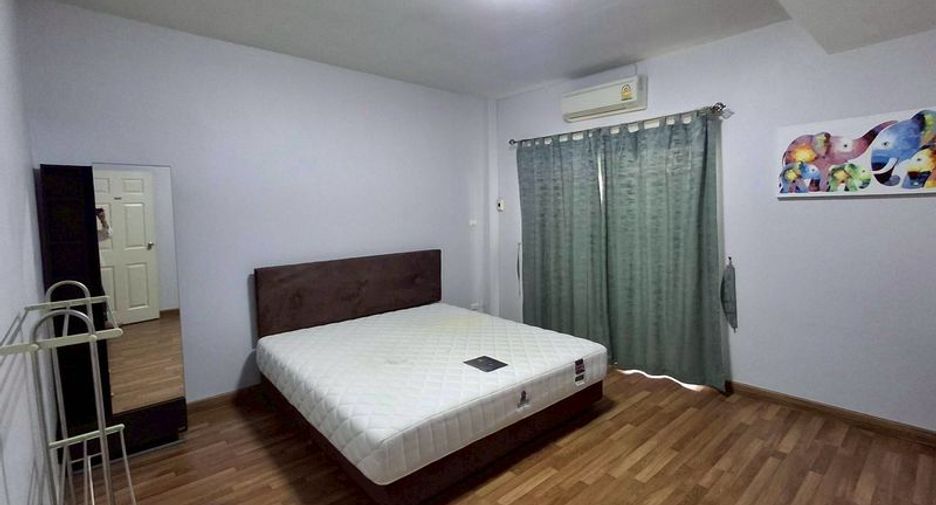 Аренда и продажа торговое помещение в Si Racha, Чонбури