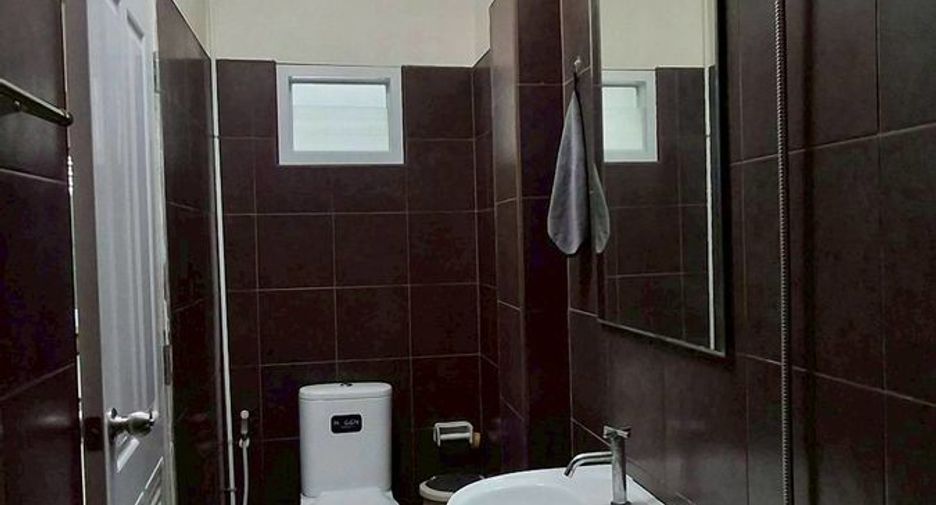 Аренда и продажа торговое помещение в Si Racha, Чонбури