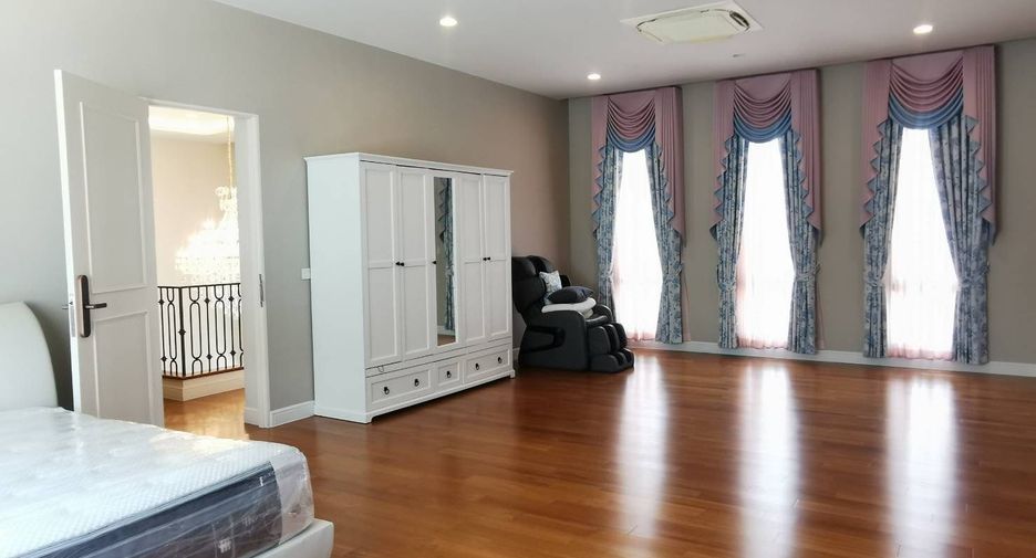 For sale 4 bedrooms house in Suan Luang, Bangkok