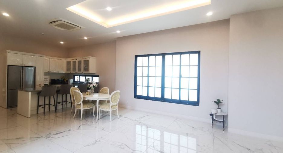 For sale 4 bedrooms house in Suan Luang, Bangkok