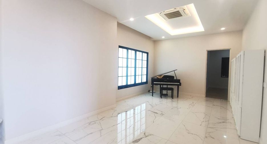 For sale 4 bedrooms house in Suan Luang, Bangkok