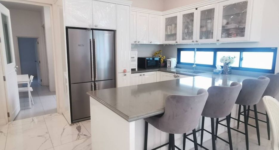 For sale 4 bedrooms house in Suan Luang, Bangkok