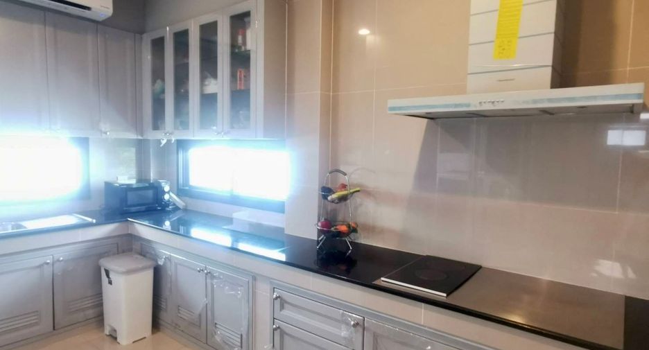 For sale 4 bedrooms house in Suan Luang, Bangkok