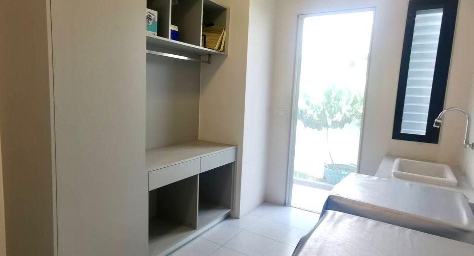 For sale 4 bedrooms house in Suan Luang, Bangkok