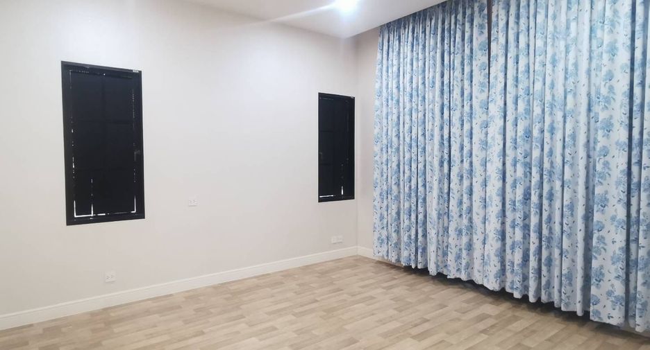 For sale 4 bedrooms house in Suan Luang, Bangkok