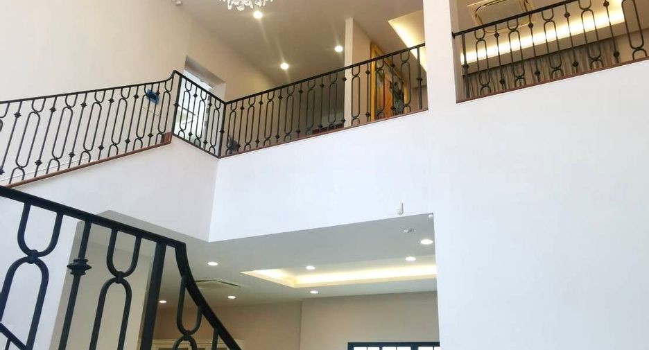 For sale 4 bedrooms house in Suan Luang, Bangkok