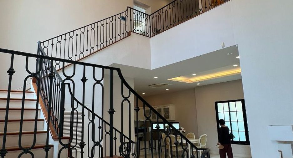 For sale 4 bedrooms house in Suan Luang, Bangkok
