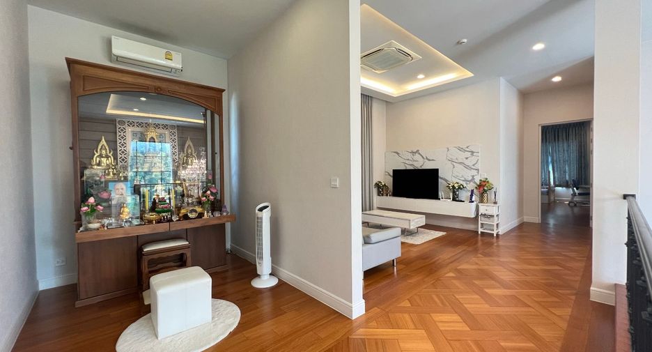 For sale 4 bedrooms house in Suan Luang, Bangkok