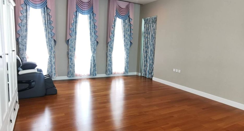 For sale 4 bedrooms house in Suan Luang, Bangkok