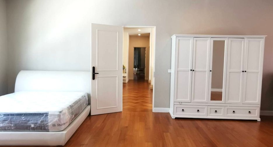 For sale 4 bedrooms house in Suan Luang, Bangkok