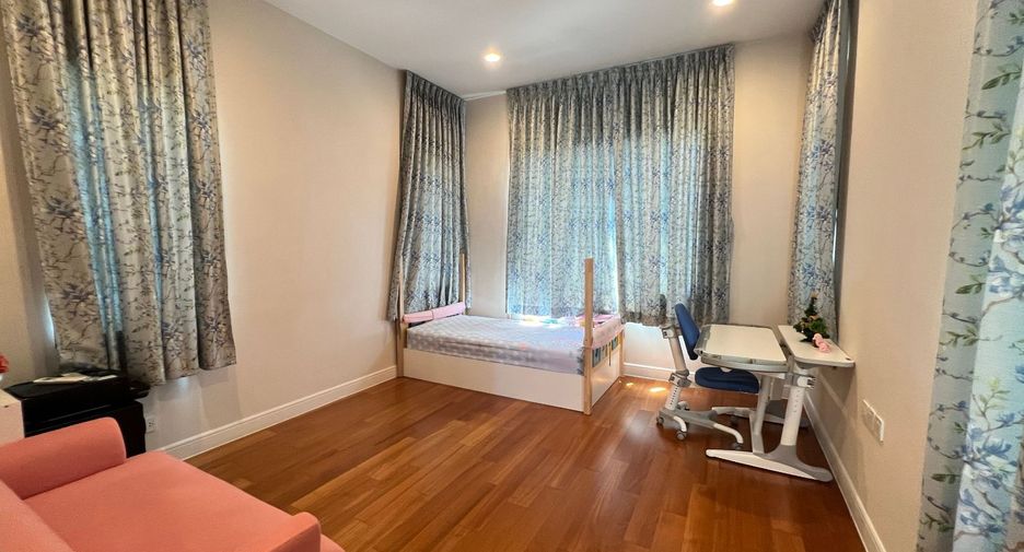 For sale 4 bedrooms house in Suan Luang, Bangkok