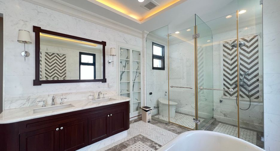 For sale 4 bedrooms house in Suan Luang, Bangkok