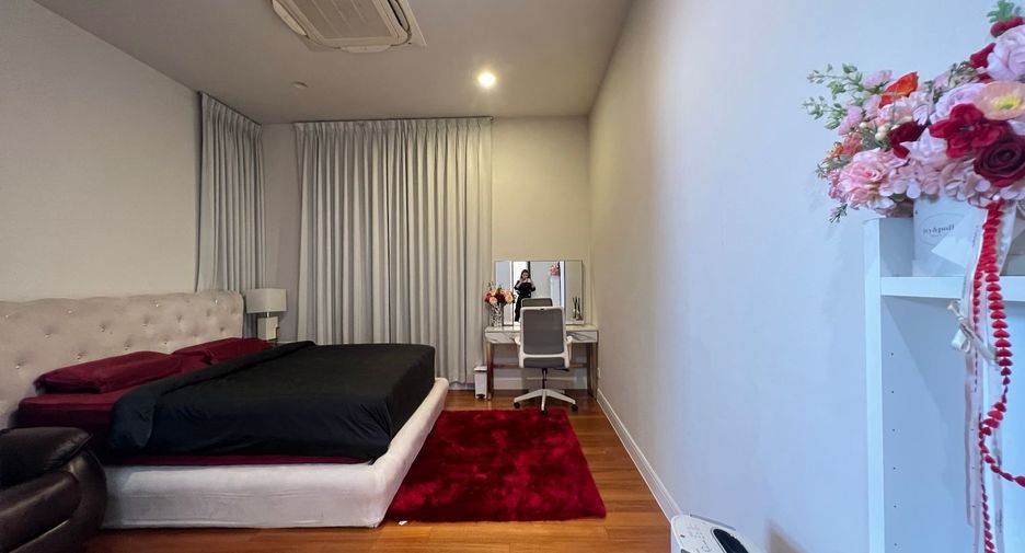 For sale 4 bedrooms house in Suan Luang, Bangkok
