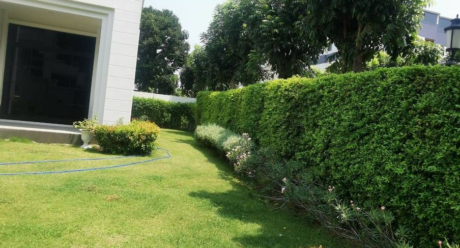 For sale 4 bedrooms house in Suan Luang, Bangkok