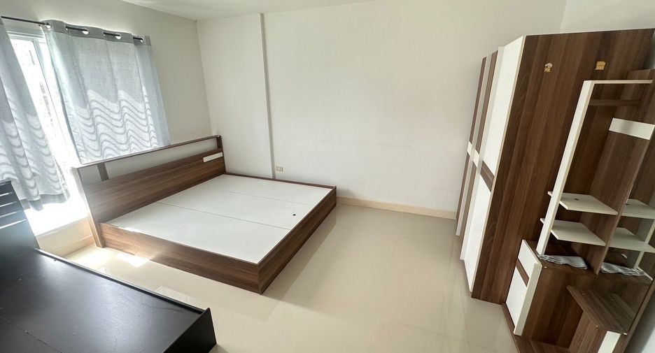 For sale 3 bedrooms townhouse in Phan Thong, Chonburi