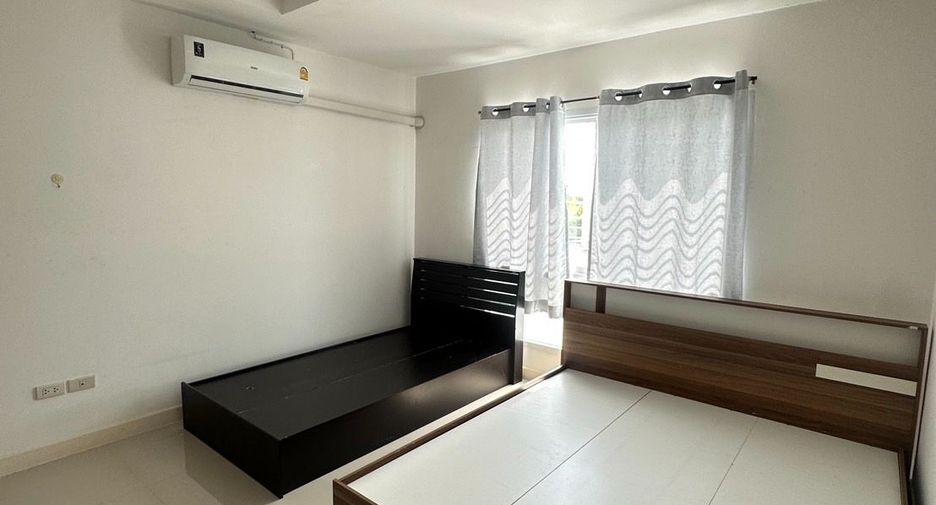 For sale 3 bedrooms townhouse in Phan Thong, Chonburi