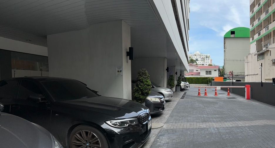 For sale 1 bed condo in Phaya Thai, Bangkok