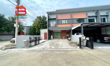 For sale 4 bedrooms townhouse in Mueang Pathum Thani, Pathum Thani