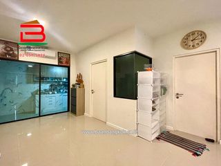 For sale 4 bedrooms townhouse in Mueang Pathum Thani, Pathum Thani