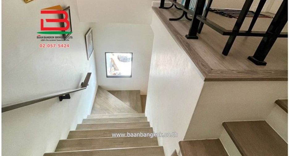 For sale 4 bedrooms townhouse in Mueang Pathum Thani, Pathum Thani