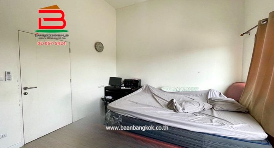 For sale 4 bedrooms townhouse in Mueang Pathum Thani, Pathum Thani