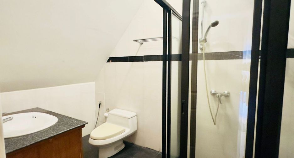 For rent and for sale 3 bedrooms house in Bang Lamung, Chonburi