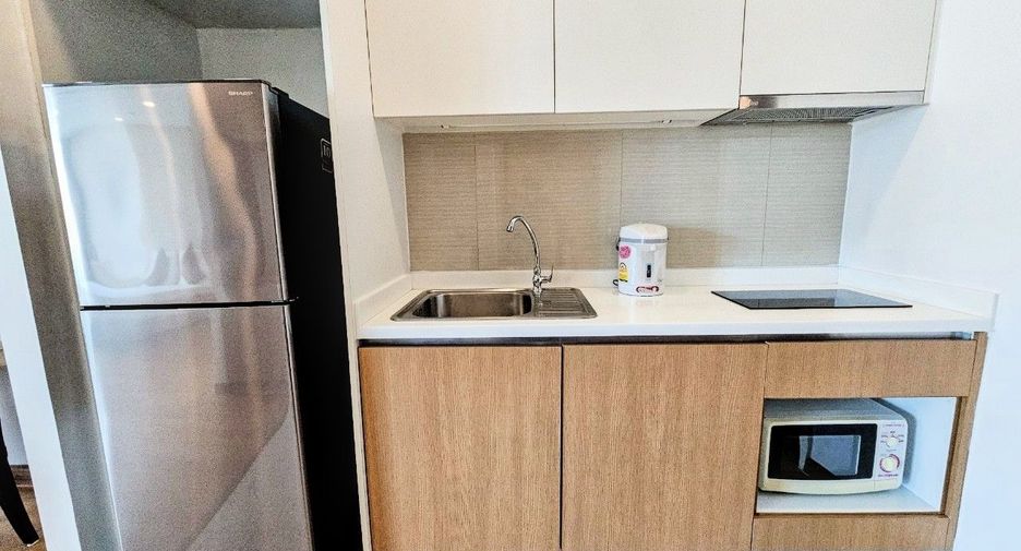 Apartamento con servicios en alquiler de 1 habitaciones en Khlong Toei, Bangkok