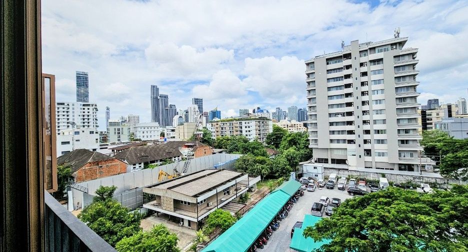 Apartamento con servicios en alquiler de 1 habitaciones en Khlong Toei, Bangkok