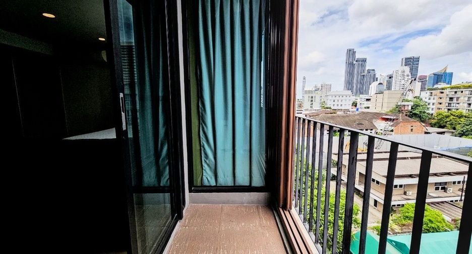 Apartamento con servicios en alquiler de 1 habitaciones en Khlong Toei, Bangkok