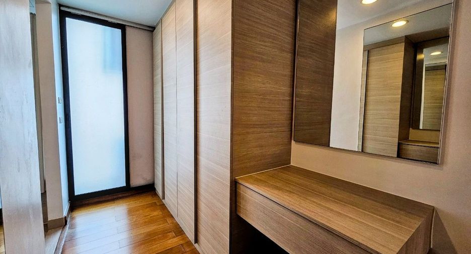 Apartamento con servicios en alquiler de 1 habitaciones en Khlong Toei, Bangkok