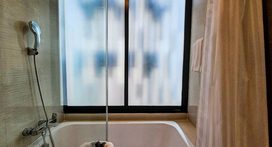 Apartamento con servicios en alquiler de 1 habitaciones en Khlong Toei, Bangkok