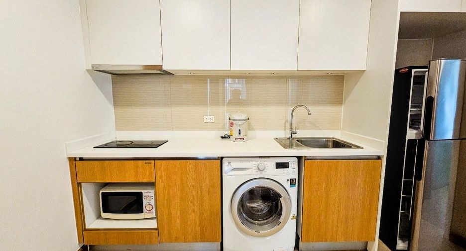 Apartamento con servicios en alquiler de 1 habitaciones en Khlong Toei, Bangkok