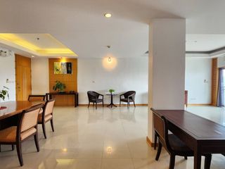 À louer 2 chambres appartement à Bang Rak, Bangkok