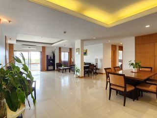 À louer 2 chambres appartement à Bang Rak, Bangkok