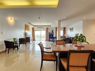 À louer 2 chambres appartement à Bang Rak, Bangkok