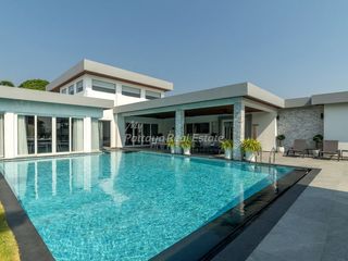 For sale 6 ベッドルーム house in Bang Lamung, Chonburi