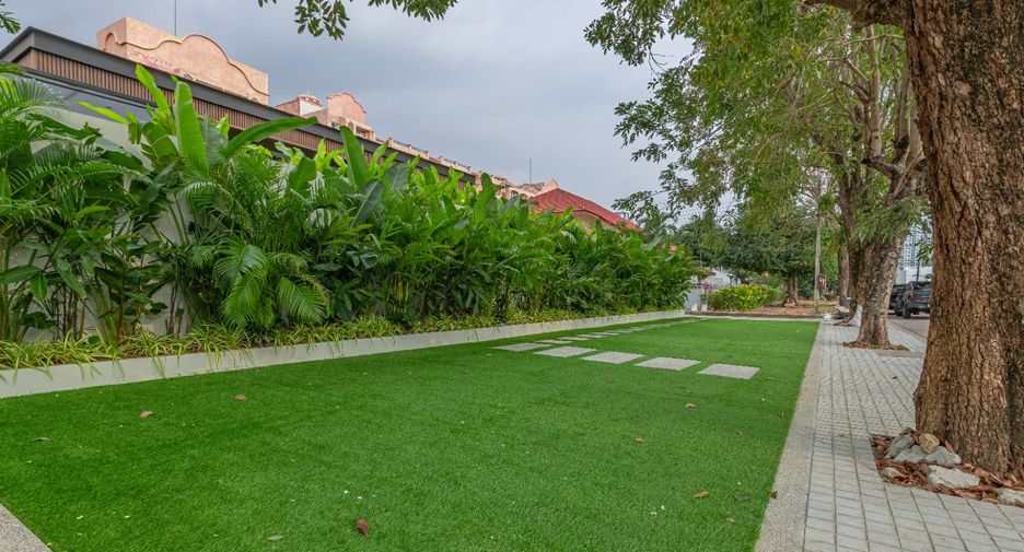 For sale 4 bedrooms villa in Bang Lamung, Chonburi