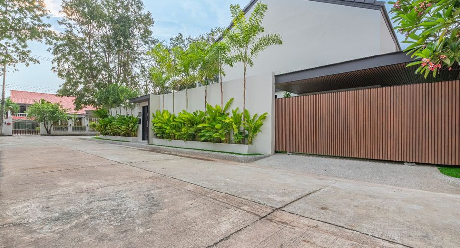For sale 4 bedrooms villa in Bang Lamung, Chonburi