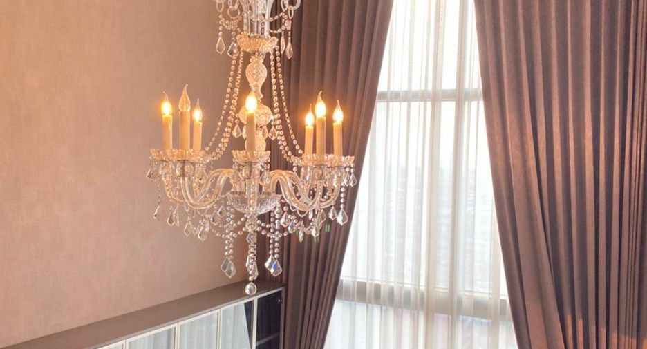 For rent 2 bedrooms condo in Pathum Wan, Bangkok