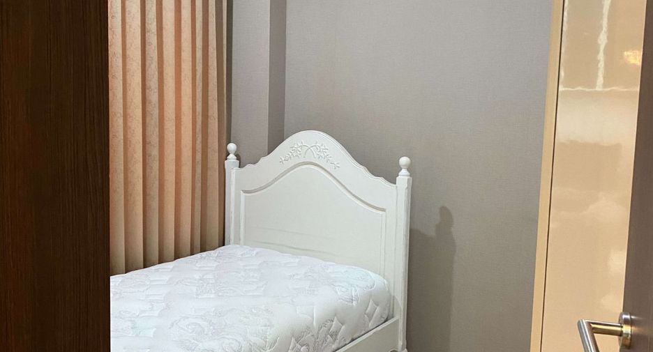 For rent 2 bedrooms condo in Pathum Wan, Bangkok