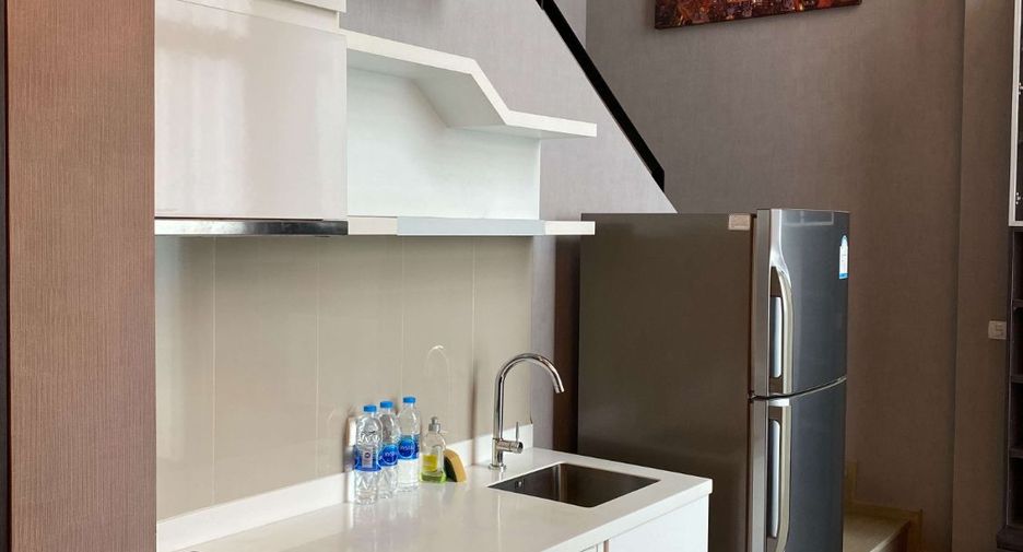 For rent 2 bedrooms condo in Pathum Wan, Bangkok