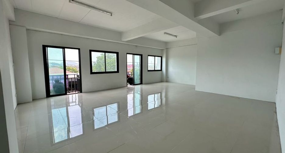 À vendre 12 chambres local commercial à Si Racha, Chonburi